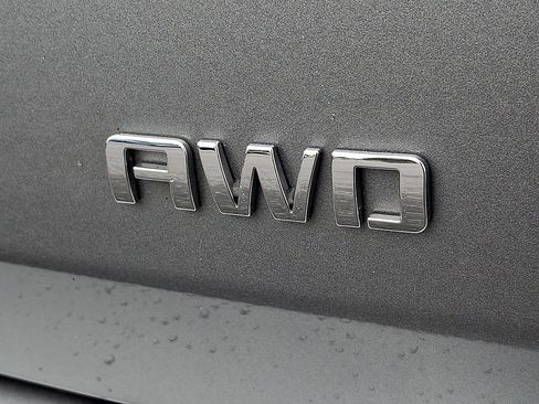 Used 2024 Chevrolet Equinox LS AWD/4WD image 32