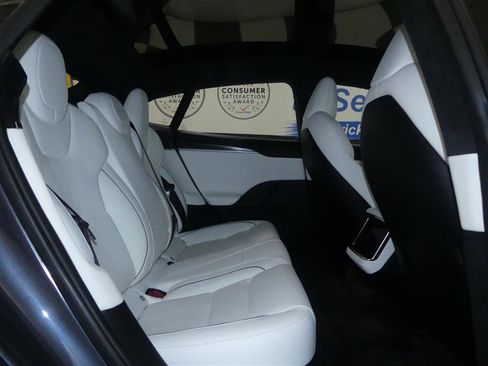 Used 2021 Tesla Model S Plaid image 19