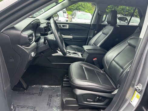 Used 2022 Ford Explorer XLT w/ Equipment Group 202A AWD/4WD image 26
