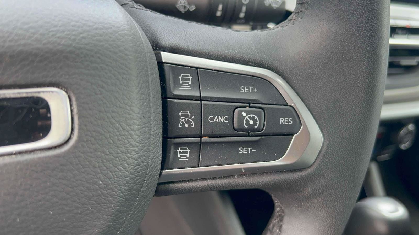 Used 2025 Jeep Compass Limited AWD/4WD image 18