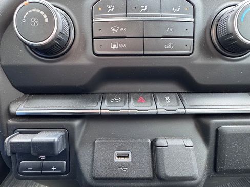 Used 2020 Chevrolet Silverado 2500 Custom w/ Custom Value Package image 18