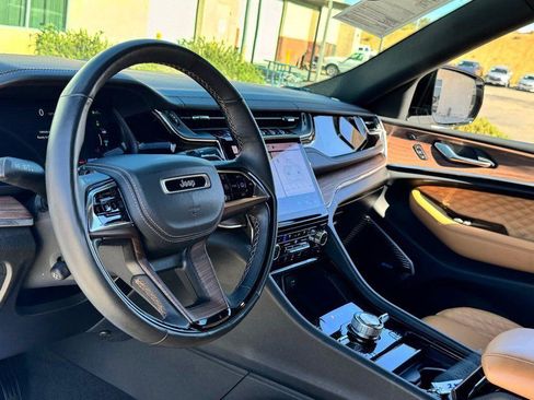 Used 2023 Jeep Grand Cherokee Summit w/ Luxury Tech Group V AWD/4WD image 22