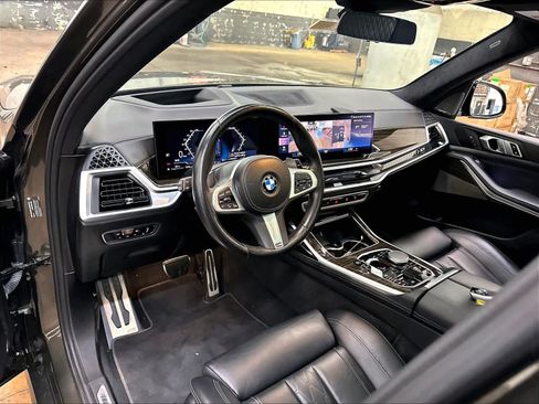 Used 2023 BMW X7 xDrive40i w/ Dynamic Handling Package AWD/4WD image 16