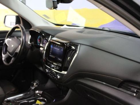 Used 2021 Chevrolet Traverse RS w/ LPO, Floor Liner Package AWD/4WD image 12