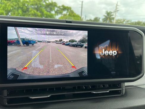 Certified 2024 Jeep Gladiator Sport image 15