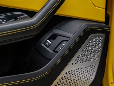 Used 2021 Lamborghini Urus AWD/4WD image 90