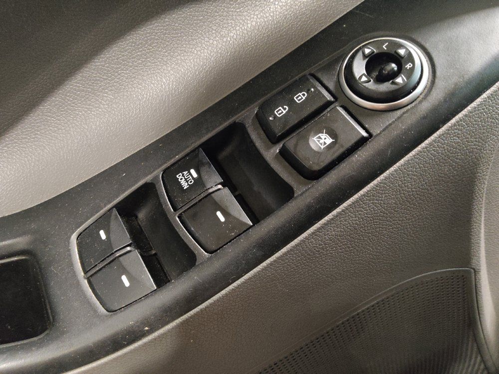Used 2016 Hyundai Elantra SE FWD image 27
