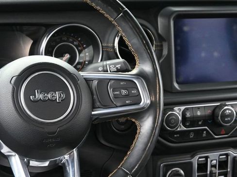 Used 2022 Jeep Gladiator Overland image 25