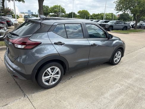 Used 2021 Nissan Kicks S FWD image 4