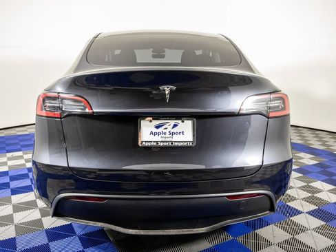 Used 2025 Tesla Model Y Long Range RWD image 6