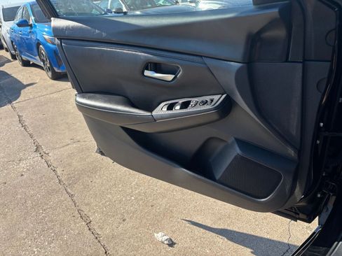 Used 2025 Nissan Sentra SV image 18