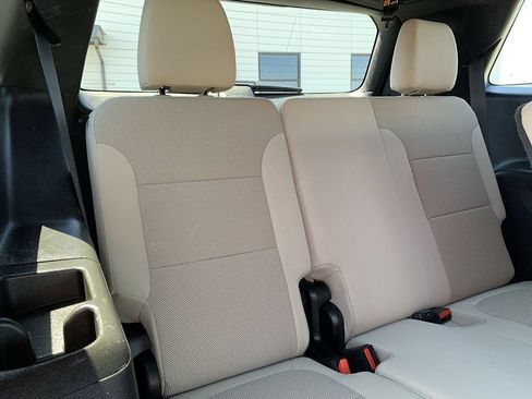 Used 2022 Chevrolet Traverse LS FWD image 28