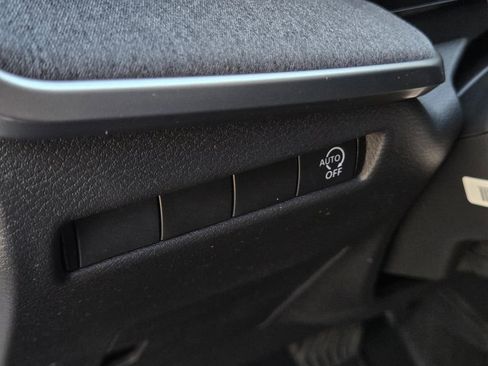 Certified 2025 Nissan Kicks SV image 17