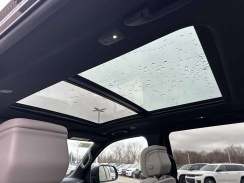 New 2026 Jeep Grand Wagoneer L 4WD w/ Premium Group I image 10