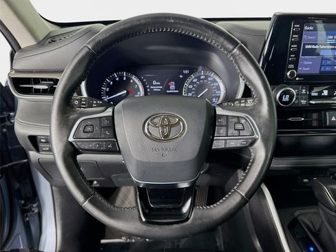 Used 2020 Toyota Highlander XLE FWD image 12