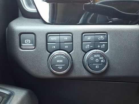 Used 2025 Chevrolet Silverado 1500 LT Trail Boss w/ Convenience Package II AWD/4WD image 26