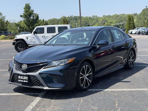 Used 2018 Toyota Camry SE FWD image 22