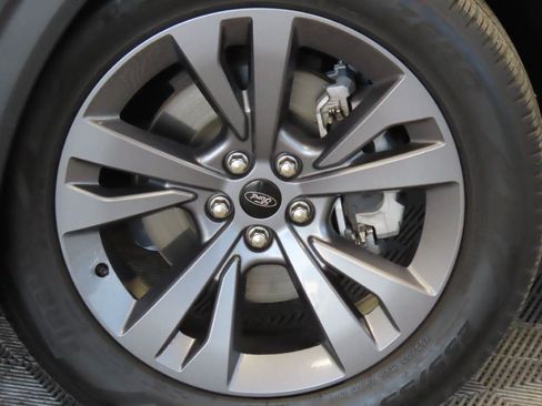 Used 2023 Ford Explorer XLT w/ Equipment Group 202A RWD image 7