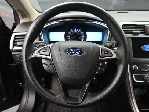 Used 2019 Ford Fusion SE FWD image 14