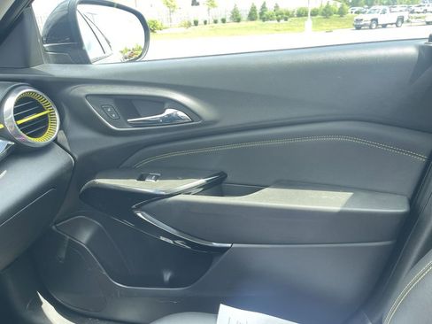 Used 2024 Chevrolet Trax ACTIV w/ Sunroof Package FWD image 20