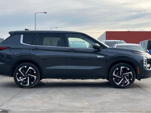 Used 2024 Mitsubishi Outlander SE image 9