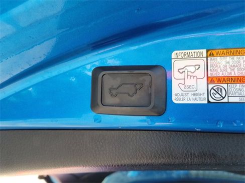 Used 2017 Toyota RAV4 SE image 30
