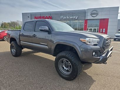 Used 2017 Toyota Tacoma TRD Sport w/ Tow Package (A/T)