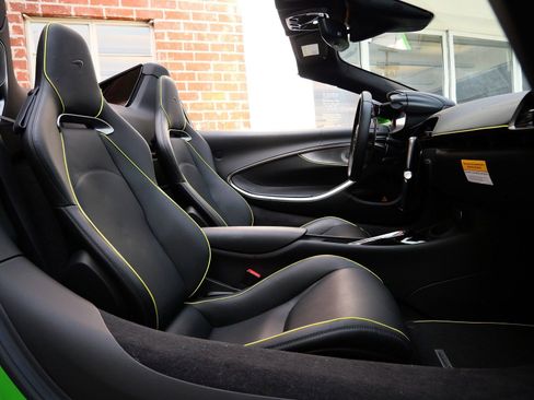 Used 2025 McLaren Artura Spider image 11