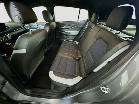 Used 2025 Buick Envista Preferred w/ Convenience I Package FWD image 25