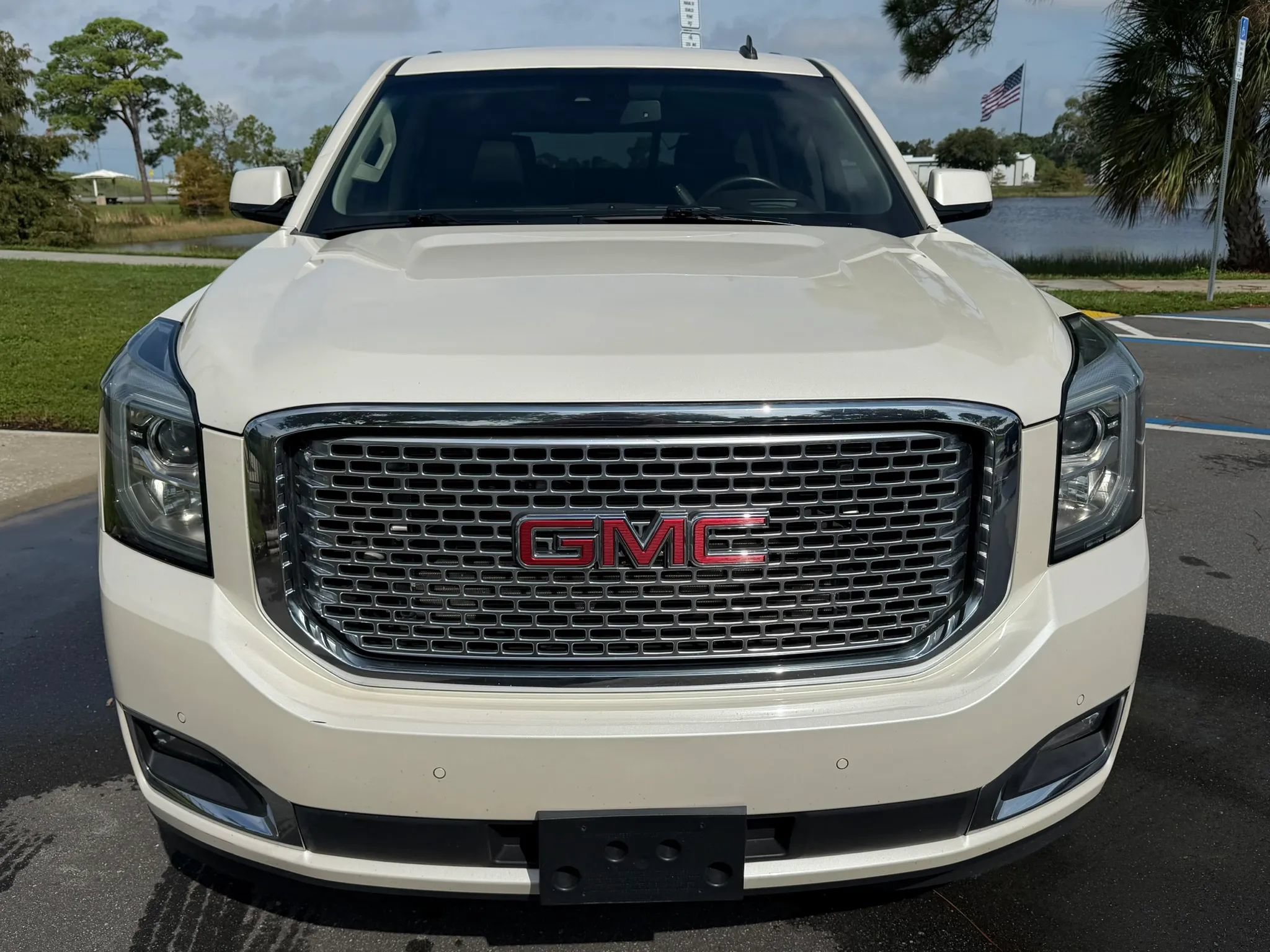 Used 2015 GMC Yukon Denali w/ Touring Package AWD/4WD image 3