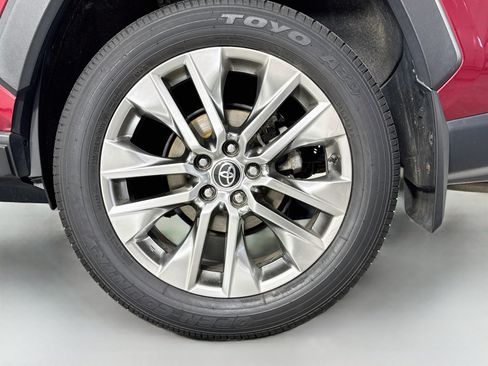Certified 2021 Toyota RAV4 XLE Premium AWD/4WD image 33