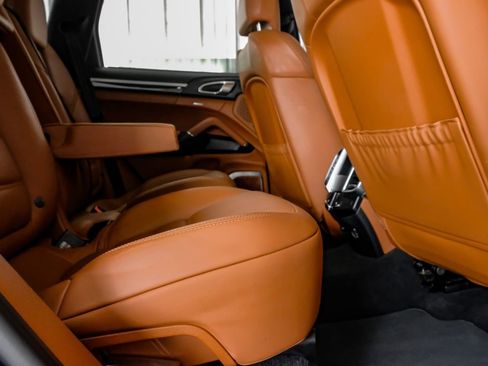 Used 2018 Porsche Cayenne Turbo image 34