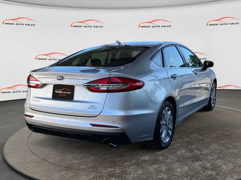 Used 2019 Ford Fusion SE FWD image 10