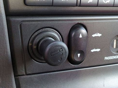 Used 2002 Ford Thunderbird image 18