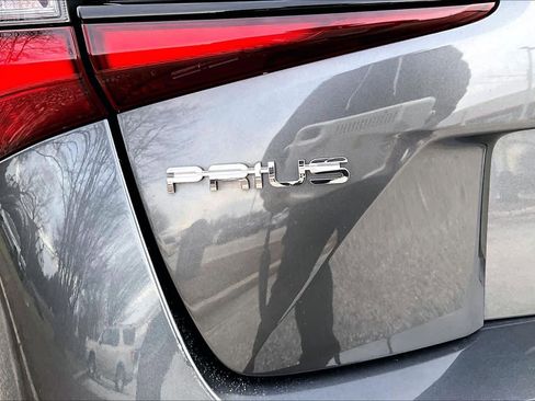 Used 2019 Toyota Prius LE image 29