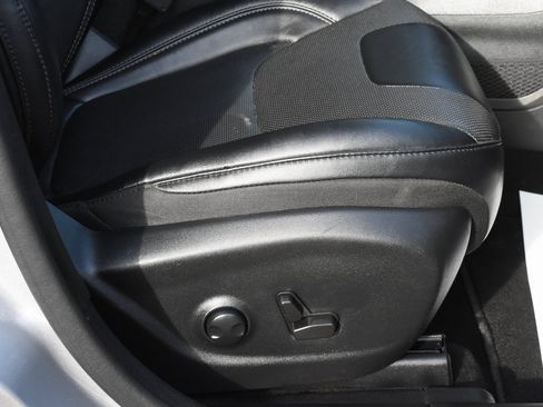 Used 2022 Jeep Cherokee Limited image 32