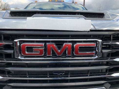 New 2026 GMC Sierra 2500 SLE image 10