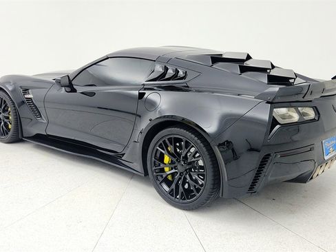 Used 2017 Chevrolet Corvette Z06 w/ Z07 Performance Package image 4