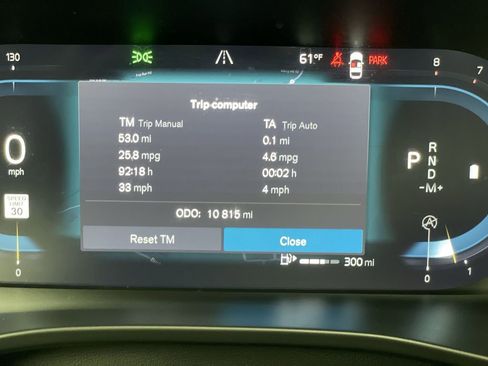 Used 2025 Volvo XC40 B5 Plus image 11