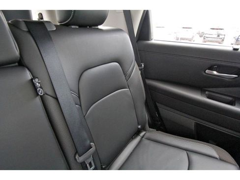 Used 2025 Nissan Pathfinder SL image 12