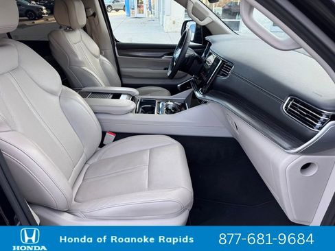 Used 2024 Jeep Wagoneer L Series II w/ Flexible Seating Group image 26