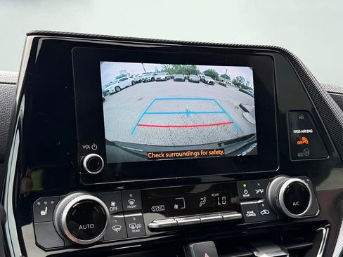 Used 2023 Toyota Highlander XSE FWD image 46
