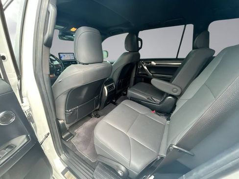 Used 2023 Lexus GX 460 Premium w/ Accessory Package AWD/4WD image 34