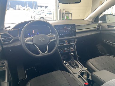 New 2026 Volkswagen Taos SE FWD image 11