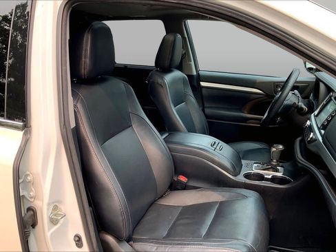 Used 2018 Toyota Highlander XLE AWD/4WD image 8