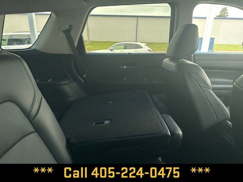 Used 2025 Nissan Pathfinder SL AWD/4WD image 45