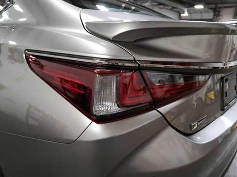 Used 2019 Lexus ES 350 F Sport w/ Accessory Package FWD image 35