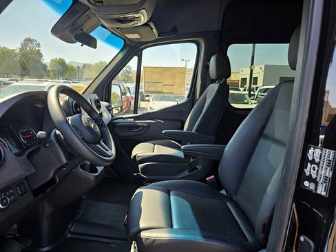 Used 2024 Mercedes-Benz Sprinter 3500 image 21
