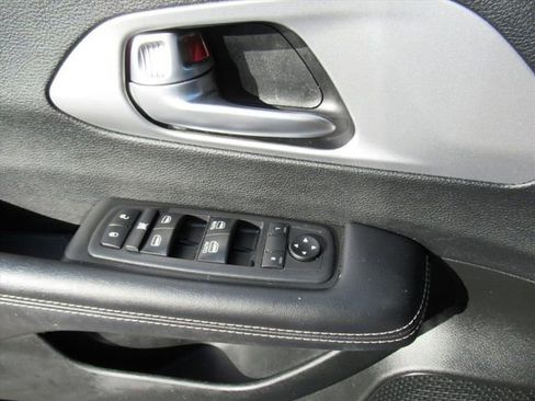 Used 2018 Chrysler Pacifica Touring Plus w/ S Appearance Package FWD image 19