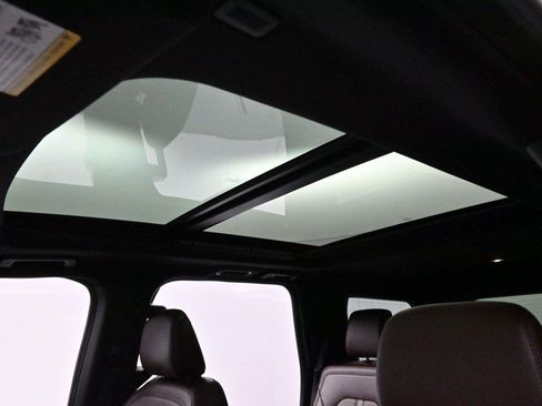 Used 2022 Ford Expedition Limited AWD/4WD image 32